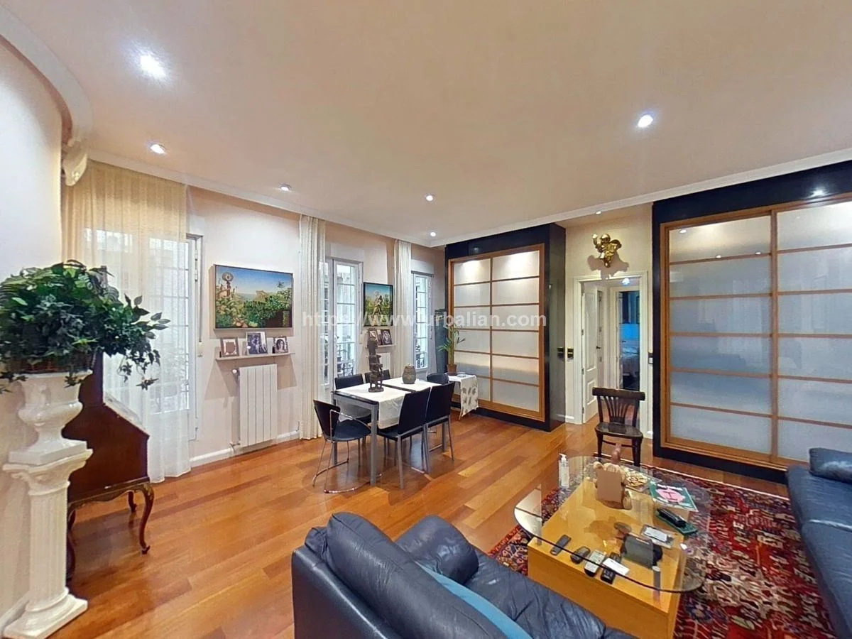 FLAT / APARTMENT. MADRID 2 Habitaciones - 110 m²