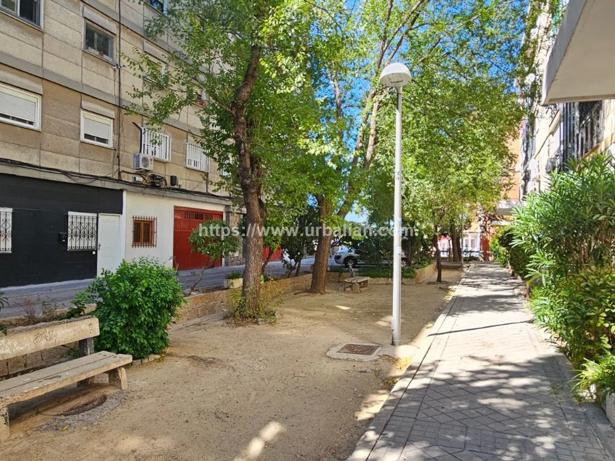 FLAT / APARTMENT. MADRID 2 Habitaciones - 64 m²