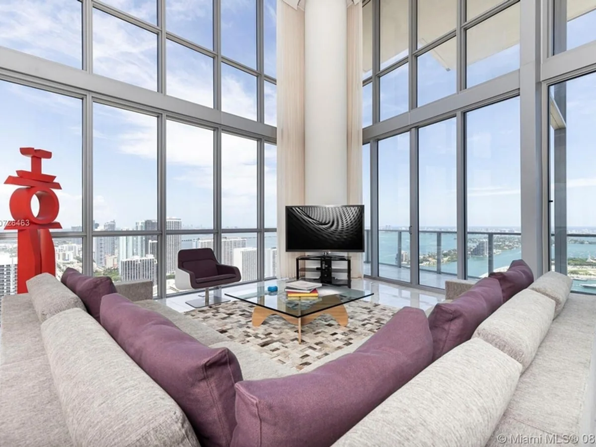 Fabuloso apartamento duplex en venta en el centro de Miami con vistas espectaculares.