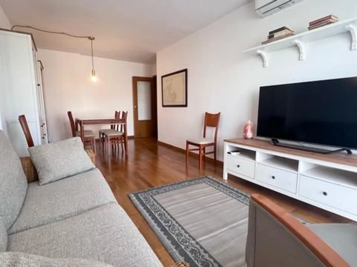 Bright Apartment 300 m from the Sea in Portixol